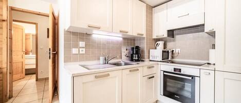 Réfrigérateur, micro-ondes, four, lave-vaisselle