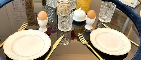 Frokostbuffé hver dag (EUR 10 per person)