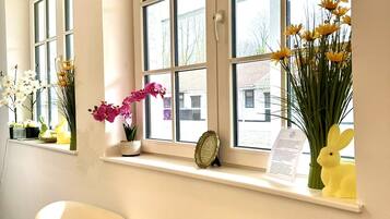 Petit déjeuner buffet (10 EUR par personne)