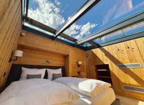 Deluxe Apartment | 2 bedrooms, iron/ironing board, free WiFi