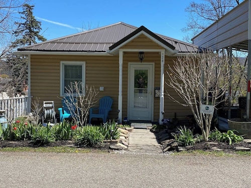 Watkins Glen Village Home, Walk to Gorge & Downtown!