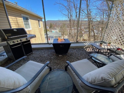 Watkins Glen Village Home, Walk to Gorge & Downtown!