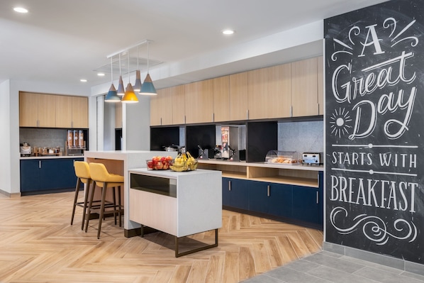 Buffet déjeuner gratuit tous les jours