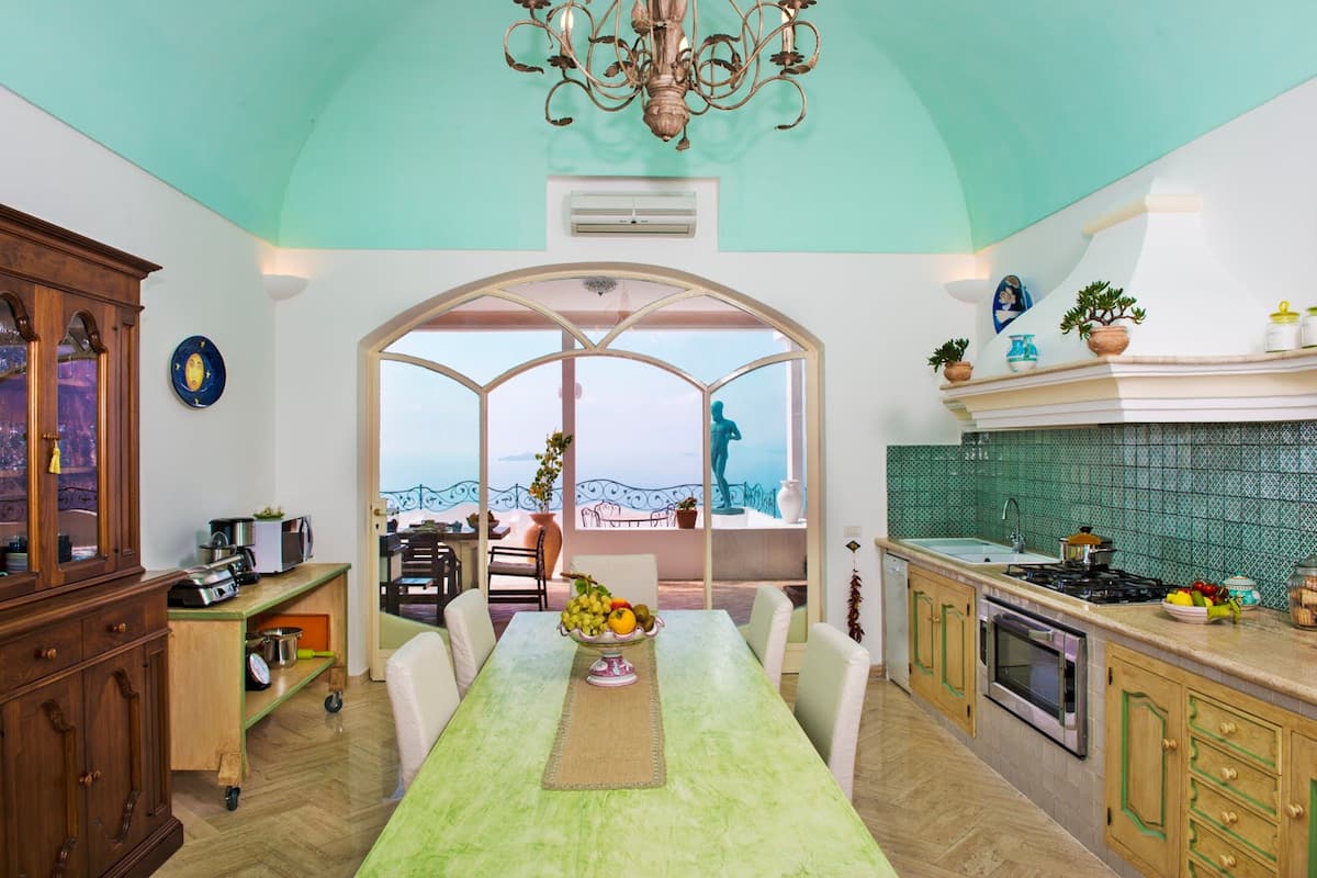 LUXURY VILLA | Private kitchen | Mini-fridge, espresso maker, coffee/tea maker, electric kettle