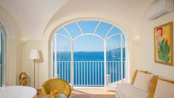 Suite Royal, 1 habitación, vista al mar | Ropa de cama de alta calidad, edredón y camas con efecto memoria