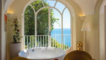 Royal suite, 1 slaapkamer, uitzicht op zee | Luxe beddengoed, donsdekens, bedden met traagschuimmatrassen