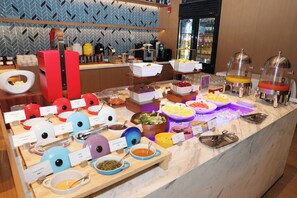 Desayuno buffet todos los días (con cargo)