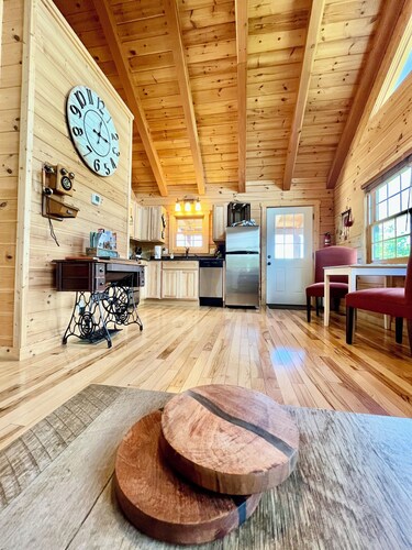 Log Cabin in the Heart of Hocking Hills! - TreeTop