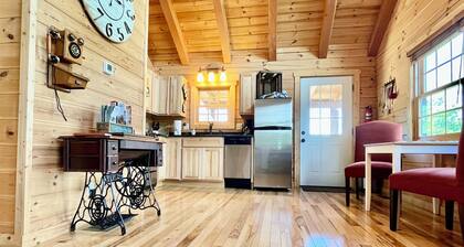 Log Cabin in the Heart of Hocking Hills! - TreeTop