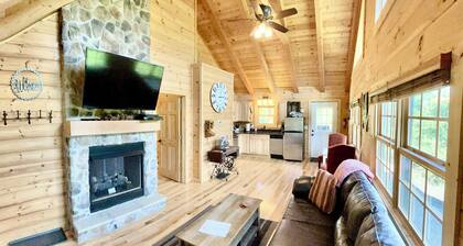 Log Cabin in the Heart of Hocking Hills! - TreeTop