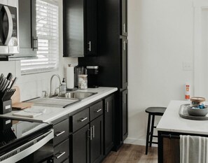 Microwave - Secretariat Cabin - Cabin sleeps up to 4 people. Pet friendly. (Wimberley)