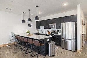 Fridge, microwave, oven, stovetop - Steps to Indoor/Outdoor Pool + Pool Table + Games (Branson)