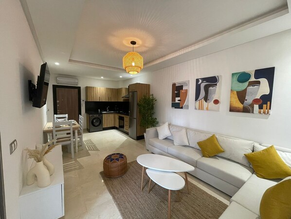 Living area - Chic Appartement Avec Terrasse Dans une Belle et Récente Résidence (Mohammédia)