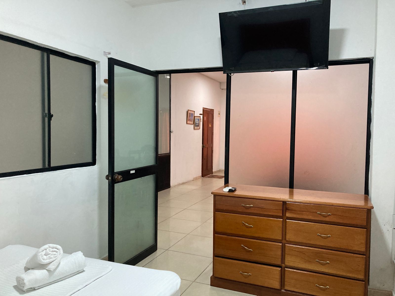 9 soverom, wi-fi (inkludert) og sengetøy