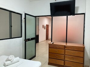 9 bedrooms, free WiFi, bed sheets