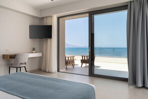 4 slaapkamers, een bureau, een strijkplank/strijkijzer, reisbedje