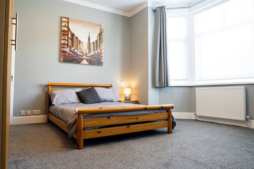 4 Luxury Ensuite Bedrooms, Games & Arcade Room