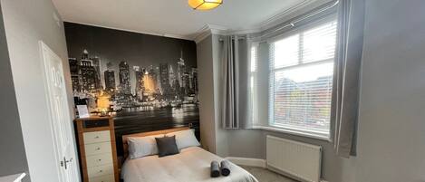 4 chambres, bureau, fer et planche à repasser, accès Internet