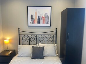 4 Schlafzimmer, Schreibtisch, Bügeleisen/Bügelbrett, Internetzugang