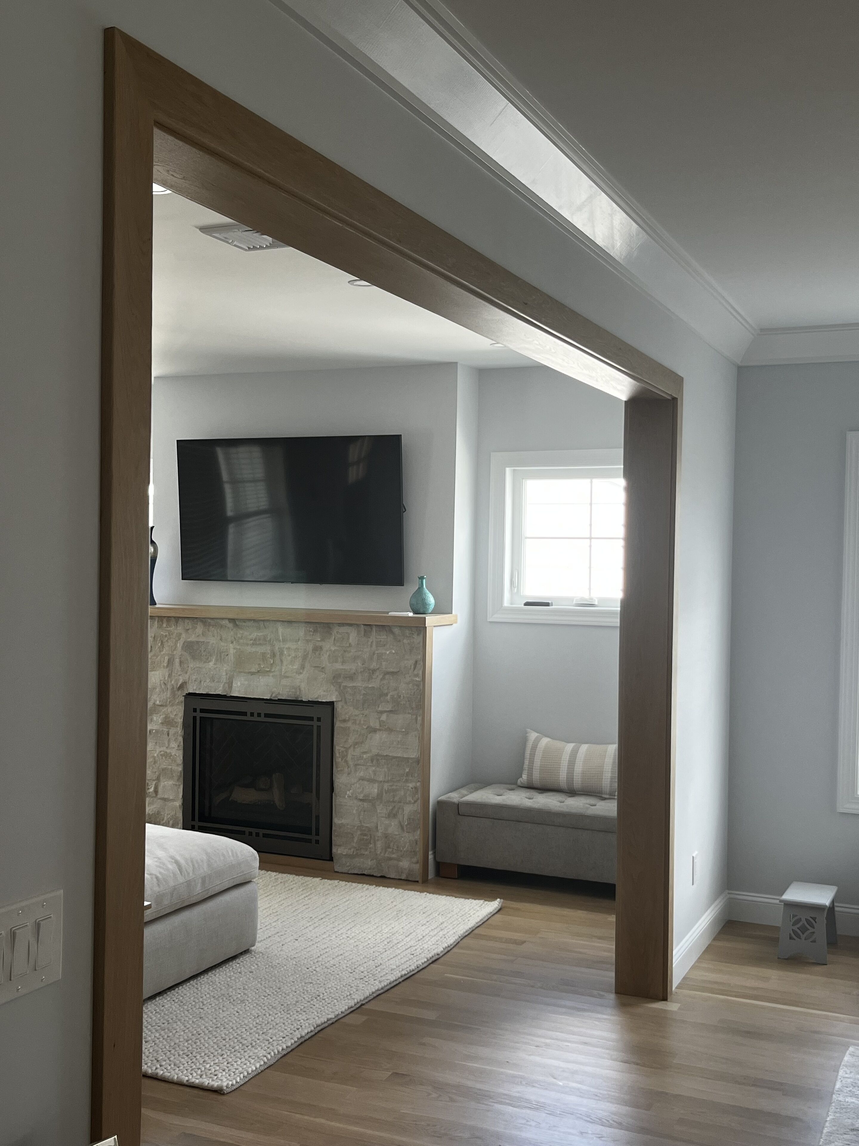 Una Smart TV, una chimenea