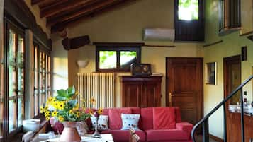 Televisi layar datar 50-cm dengan saluran TV digital