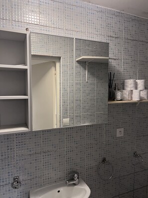 Towels, soap, shampoo, toilet paper - Logement Entier F2 Stade DE France (Saint-Denis)