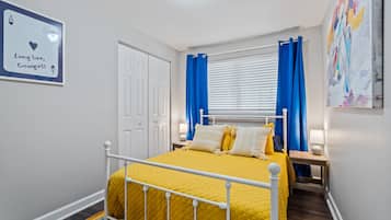 4 bedrooms, desk, iron/ironing board, travel crib
