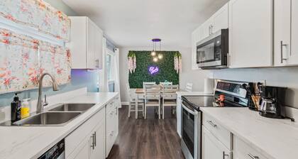 Dolly's Haven: 4BR, 2BA, Game-room, covered deck with fire-pit