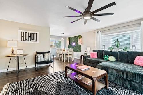 Dolly's Haven: 4BR, 2BA, Game-room, covered deck with fire-pit 