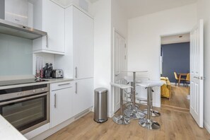 Fridge, microwave, oven, stovetop - Adorable, Comfy Flat Walk Paddington/Elizabeth Stn (Greater London)