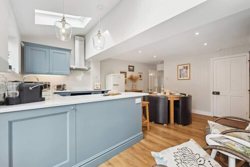 Lovely 2BR Cottage Spacious with Garden