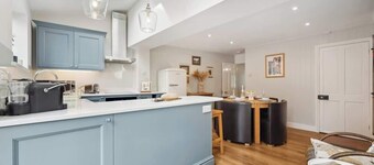 Lovely 2BR Cottage Spacious with Garden