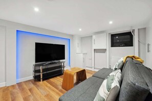 Tv och eldstad