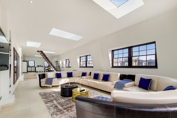 Living area - The Chesham Residences (London)