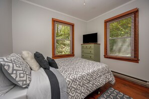 2 quartos, ferros/tábuas de passar roupa, Wi-Fi, roupa de cama