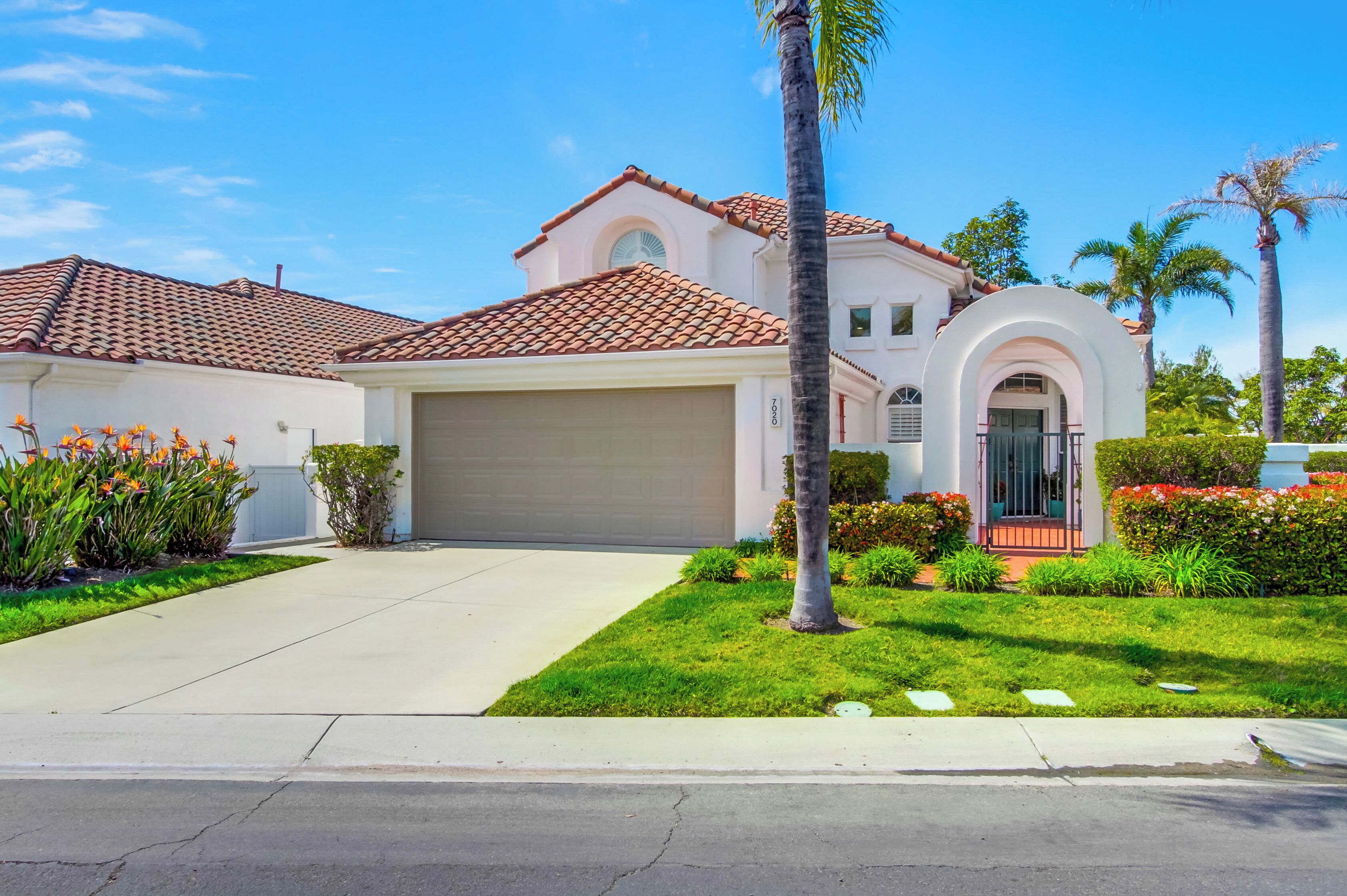 Oceanside 2bdm, 2.5ba Beautiful Modern Country Club House