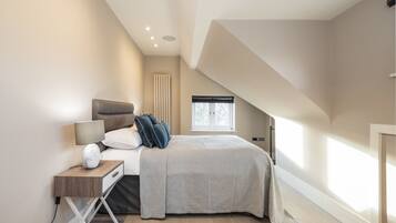 Luxury Apartment | 4 bedrooms, iron/ironing board, free WiFi, bed sheets