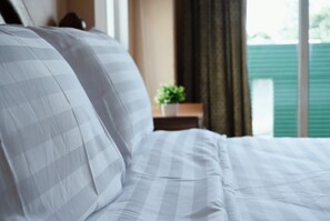 Habitación doble superior, balcón | Escritorio, insonorización, wifi gratis y ropa de cama