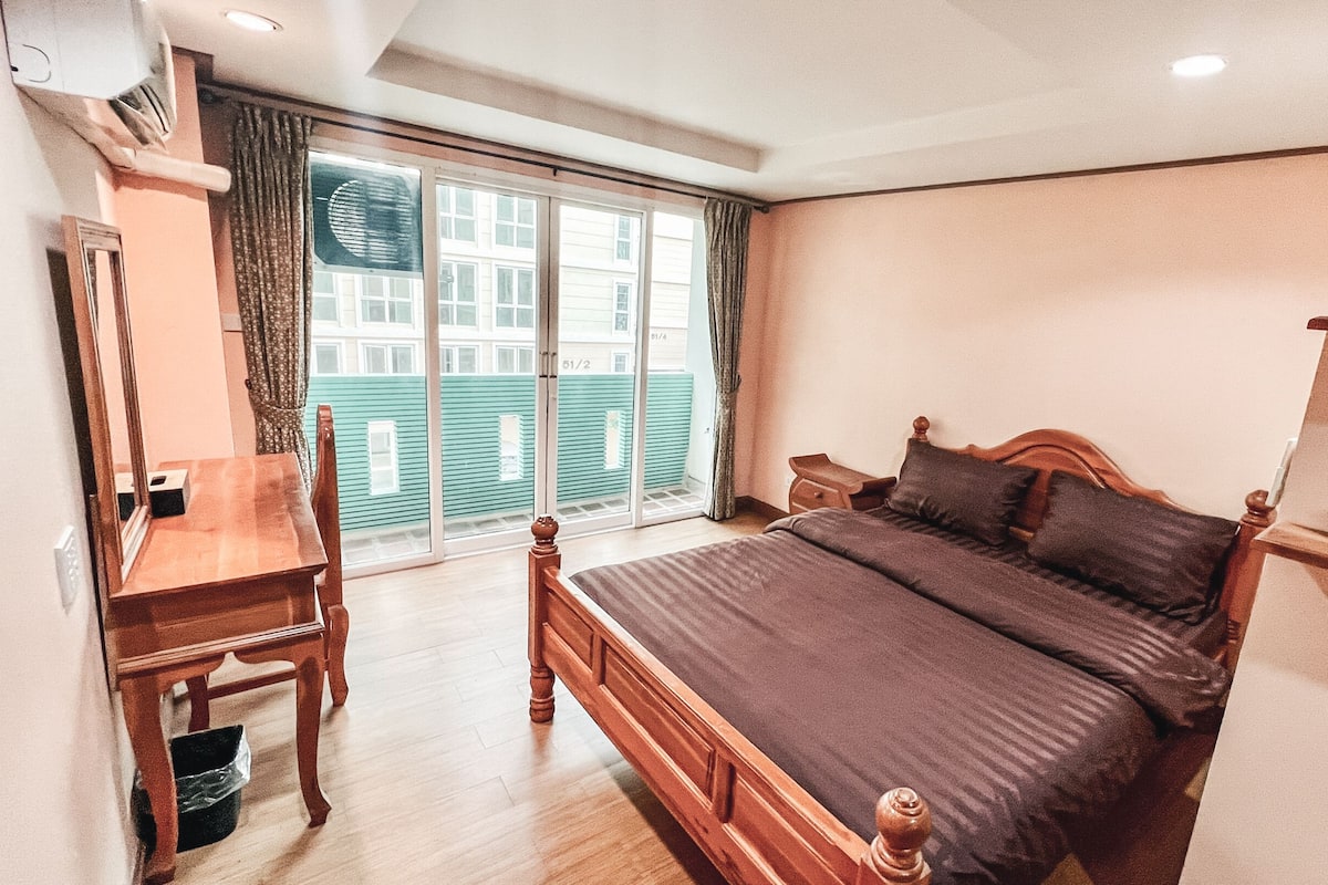 Standard Tek Büyük Yataklı Oda, Balkon | Masa, ses yalıtımı, ücretsiz kablosuz İnternet, çarşaf takımı