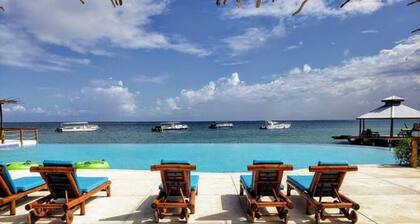 Escape to Serenity: Relaxation in the sun & Beach Bliss Awaits!