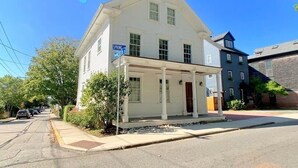 Exterior - 2 Bedroom/2 Bath In the Heart of Newport- Deck + Back Yard + Off-Street Parking! (Newport)