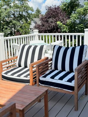 Terrace/patio - 2 Bedroom/2 Bath In the Heart of Newport- Deck + Back Yard + Off-Street Parking! (Newport)