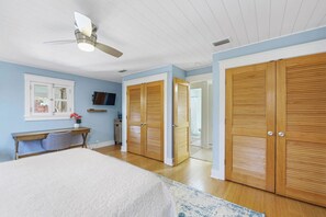 3 habitaciones, escritorio, acceso a internet y ropa de cama