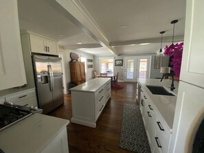 Private kitchen - Monthly rental - Ranch style home providing a modern & comfortable living space. (Libertyville)