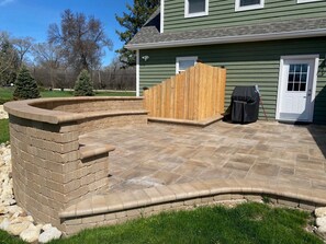 Property grounds - Monthly rental - Ranch style home providing a modern & comfortable living space. (Libertyville)