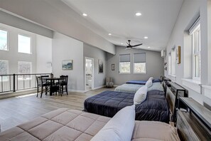 3 habitaciones, escritorio, tabla de planchar con plancha y wifi