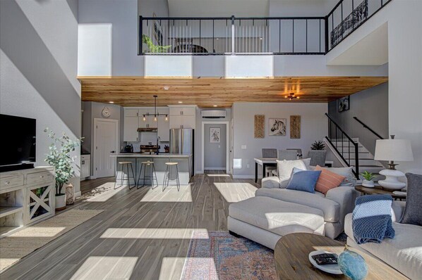 スマートテレビ、PC モニター