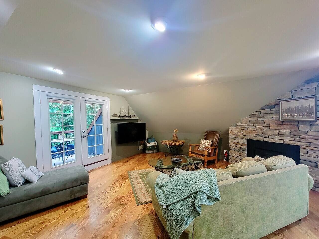 Télévision, cheminée