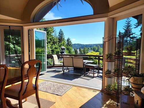 Vintage Poulsbo Apartment with Bay views