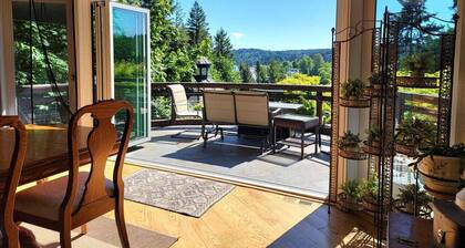 Vintage Poulsbo Apartment with Bay views